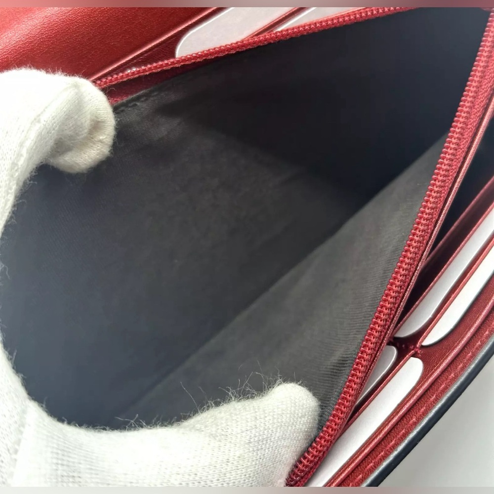 Gucci Lovely Heart Long Patent Wallet - Full Inclusion-Very Good Used Condition - Picture 13 of 14